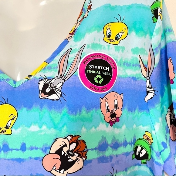 NWT Looney Tunes Stretch Scrub Top Size Medium - Picture 4 of 10